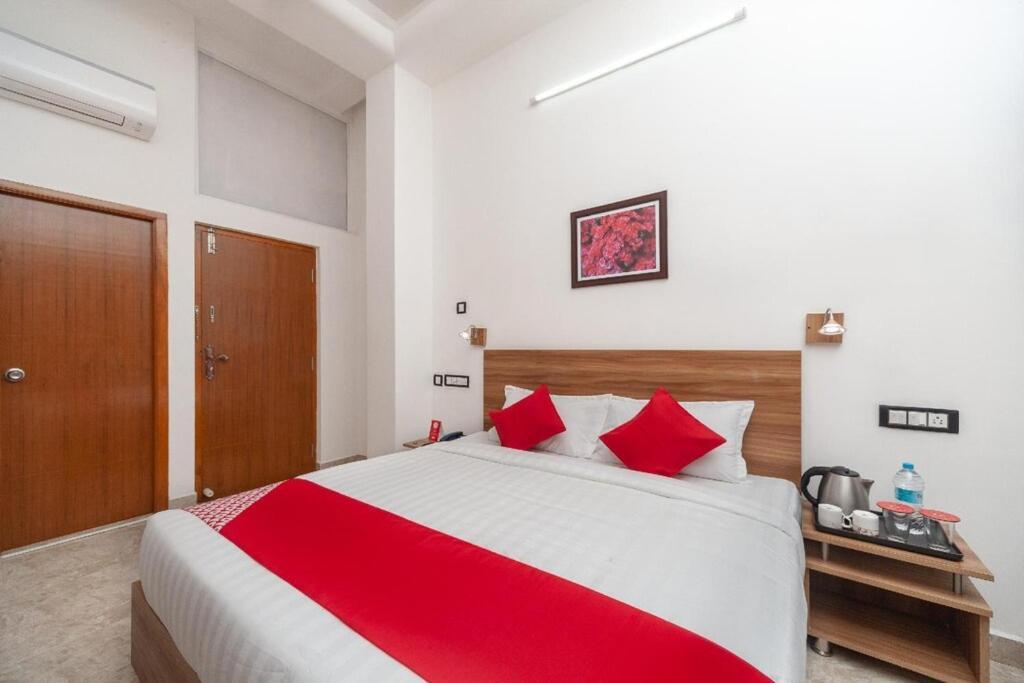 Gulnaar Inn Chennai Extérieur photo