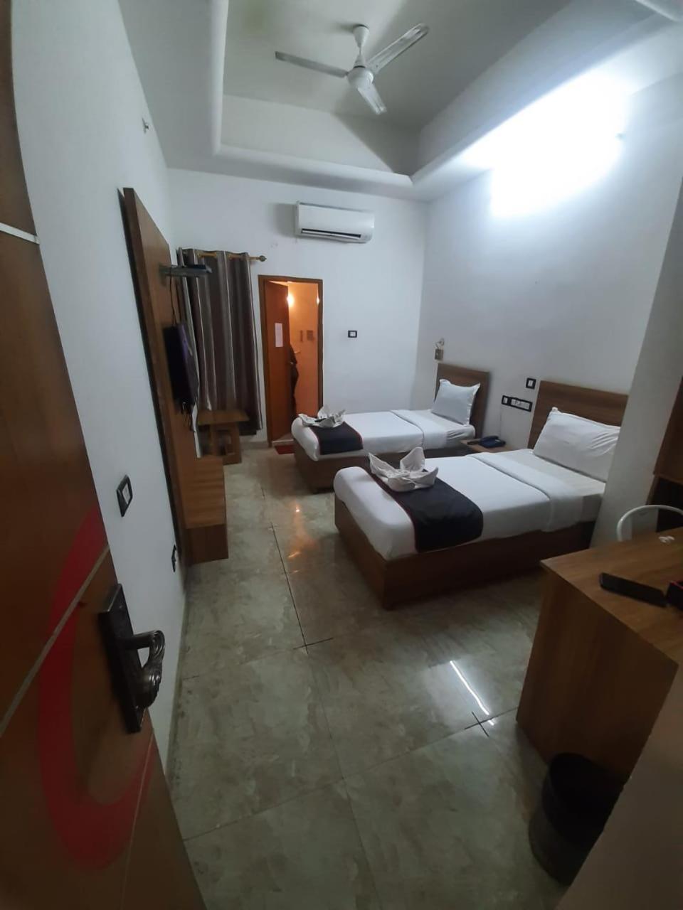 Gulnaar Inn Chennai Extérieur photo