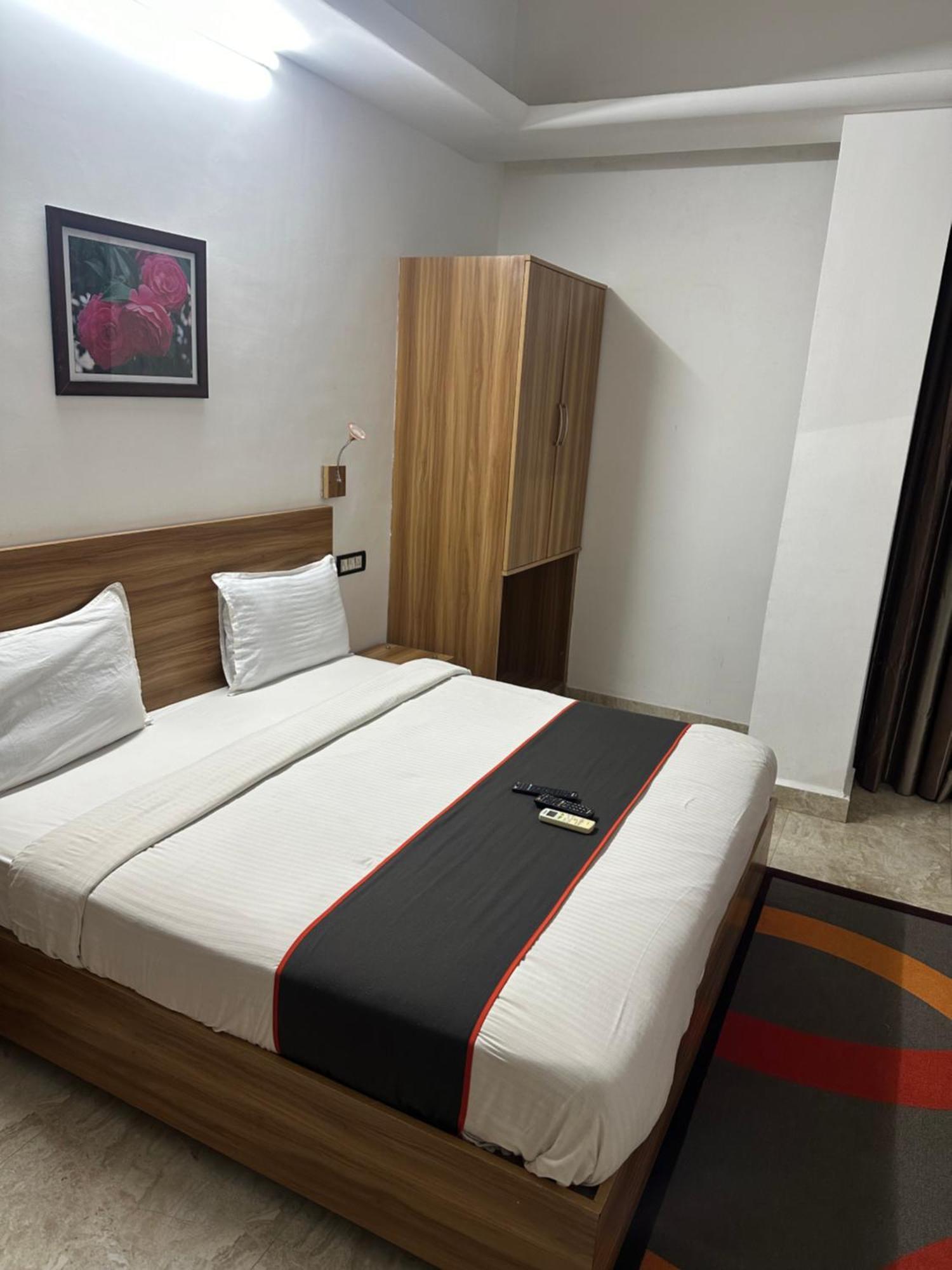Gulnaar Inn Chennai Extérieur photo