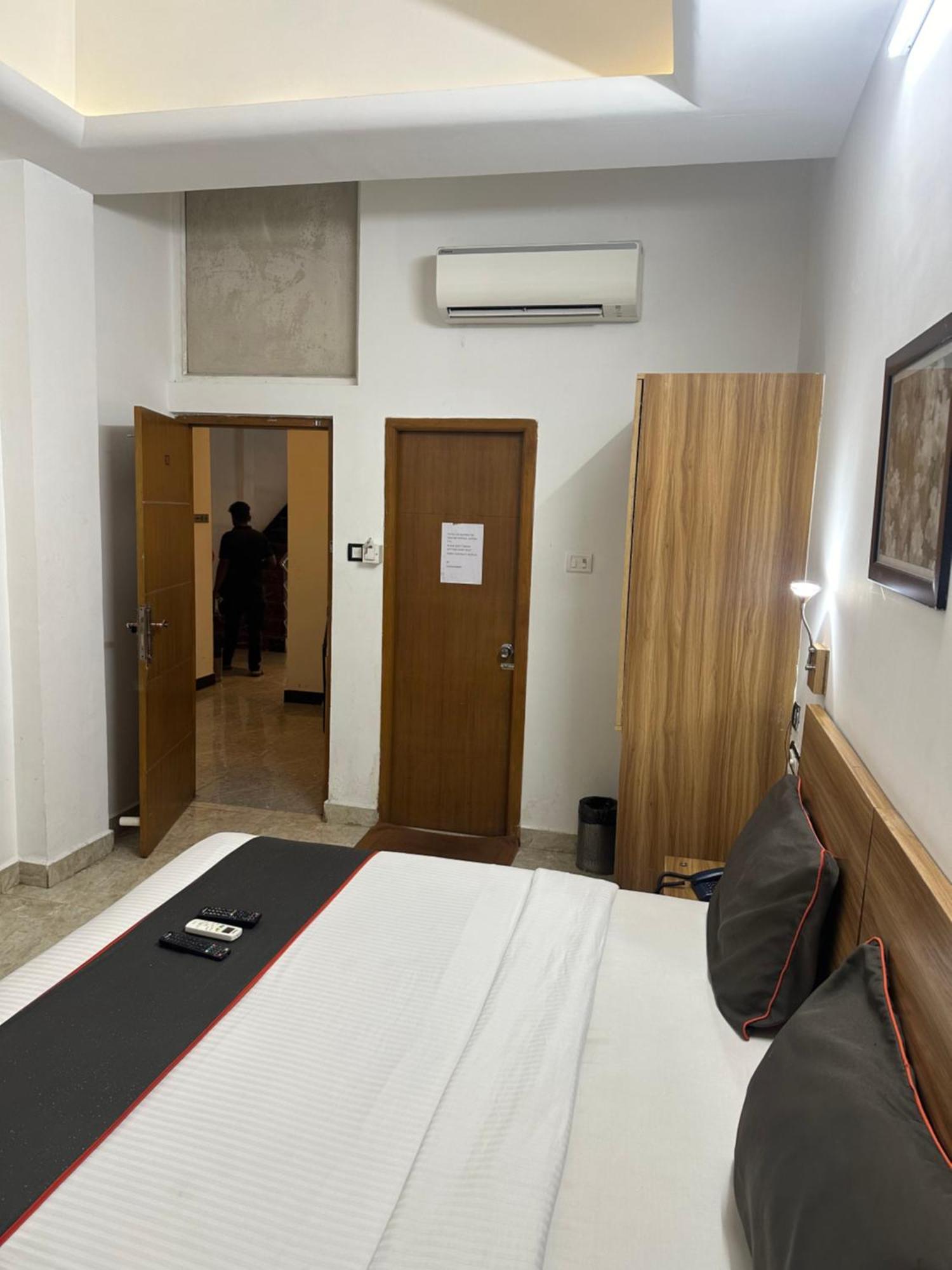 Gulnaar Inn Chennai Extérieur photo