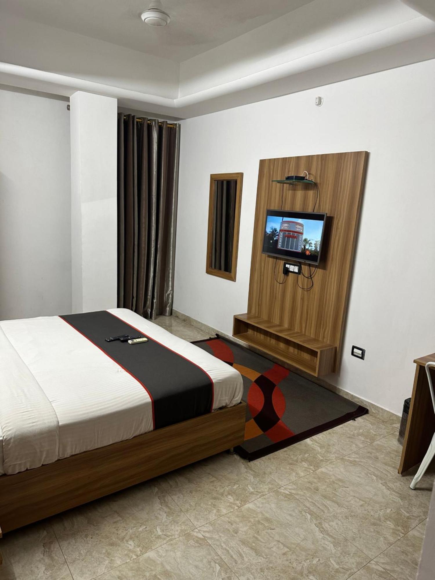 Gulnaar Inn Chennai Extérieur photo