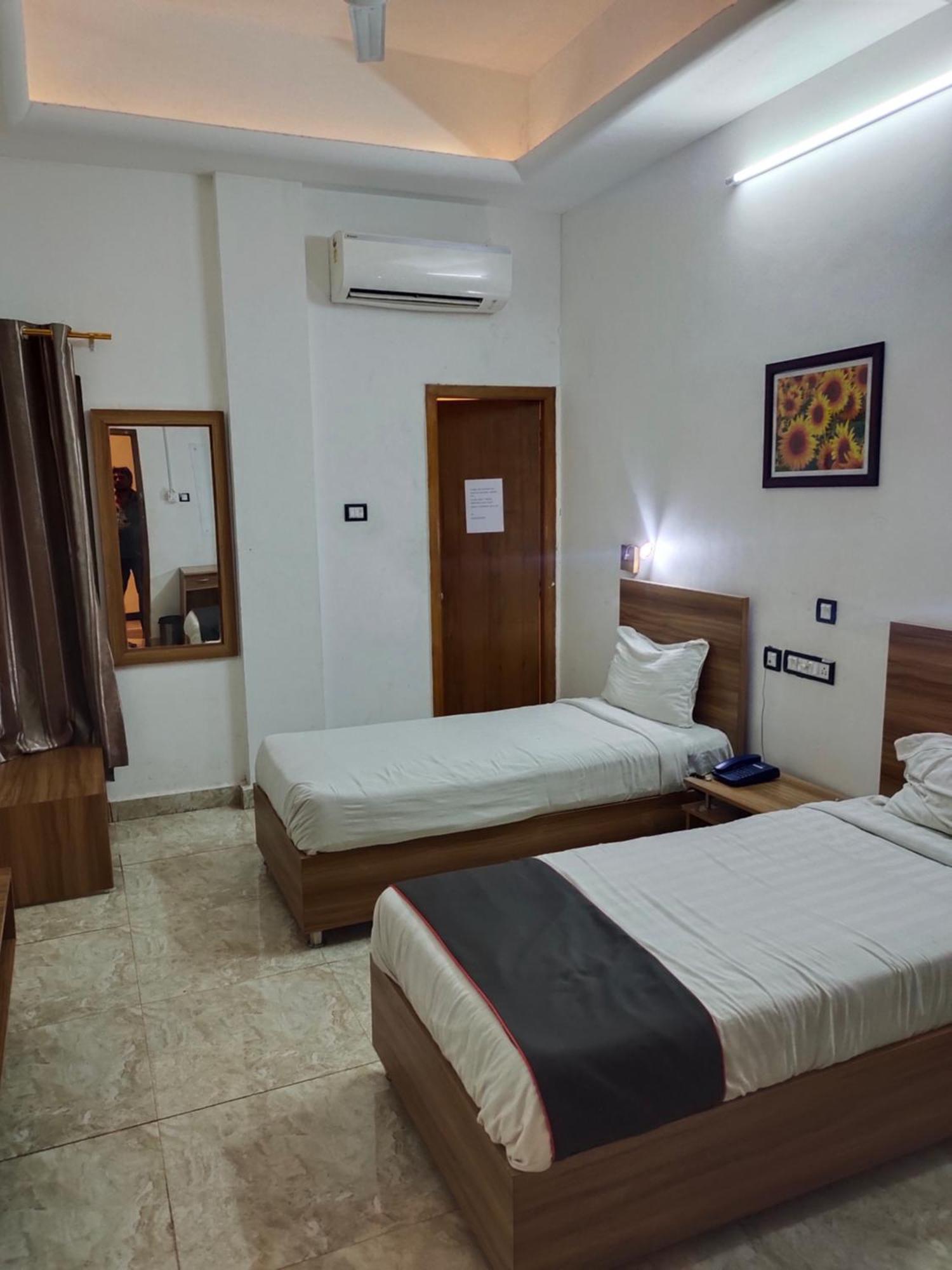 Gulnaar Inn Chennai Extérieur photo