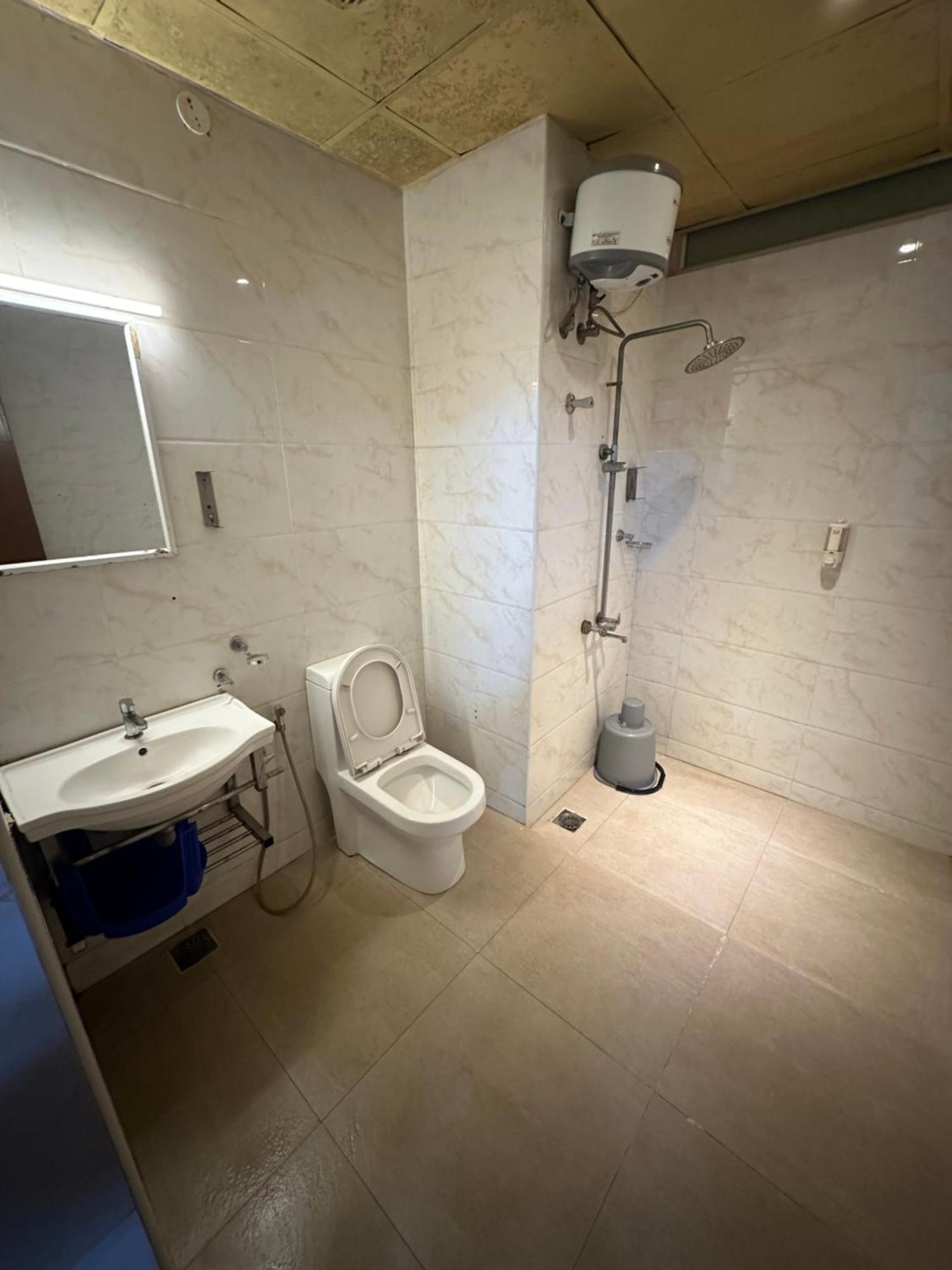 Gulnaar Inn Chennai Extérieur photo
