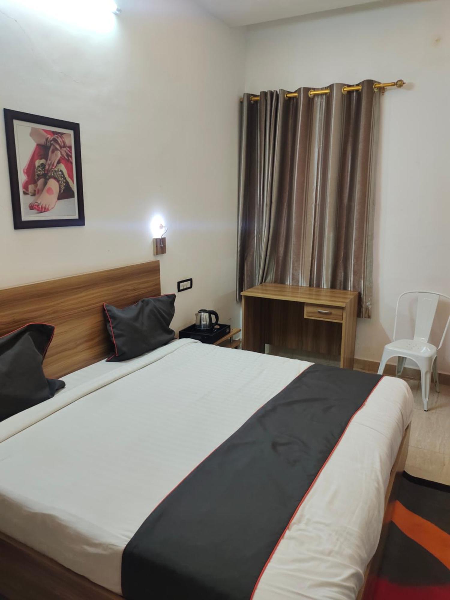 Gulnaar Inn Chennai Extérieur photo