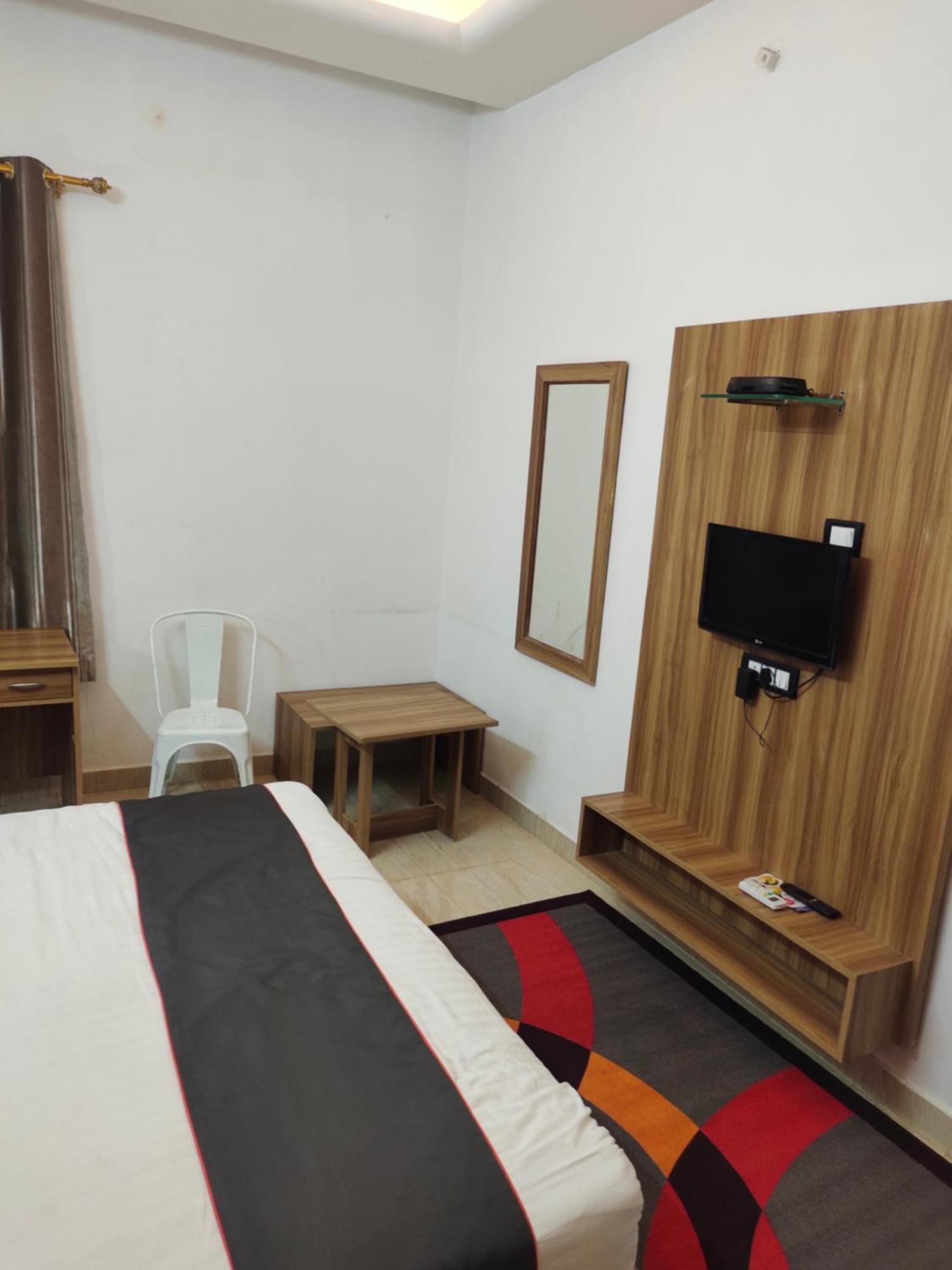Gulnaar Inn Chennai Extérieur photo