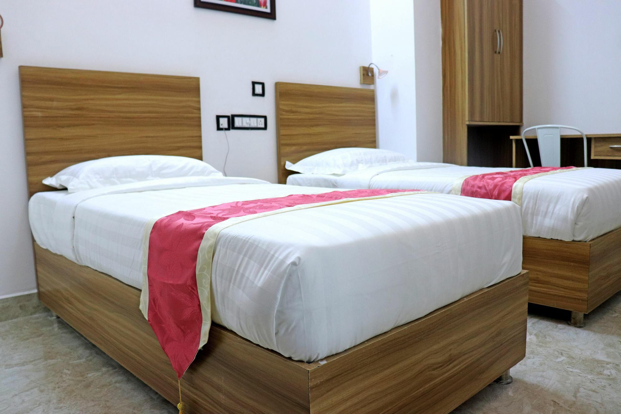 Gulnaar Inn Chennai Extérieur photo